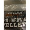 Image 2 : Kirkland signature premium blend bbq hardwood pellets 40lb