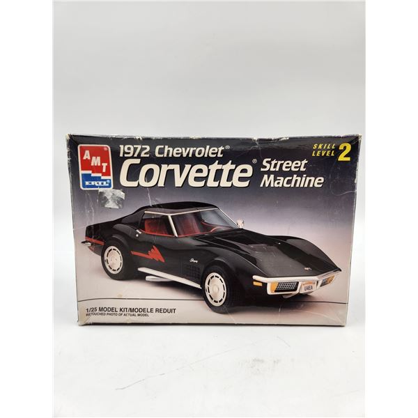 NOB Vintage 1972 Chevrolet Corvette 1/25 Model Kit