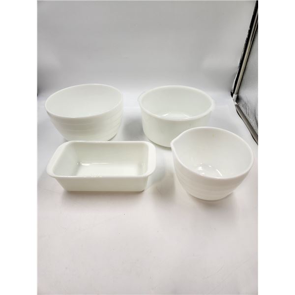 Vintage Pyrex Bowls & Cooking Pan
