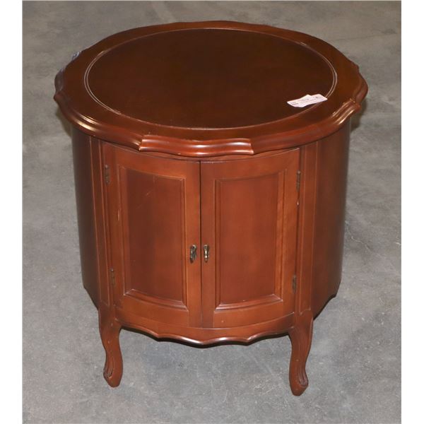 ROUND END TABLE APPROX.. 22" DIA