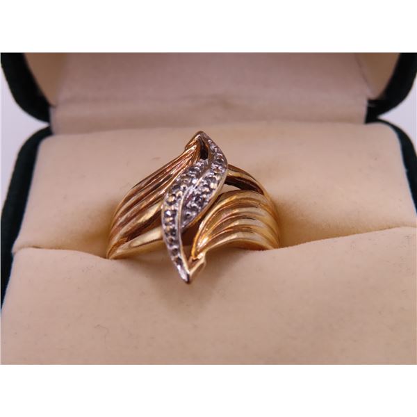Beautiful 14K Yellow Gold and Diamond Ring - approx size 6