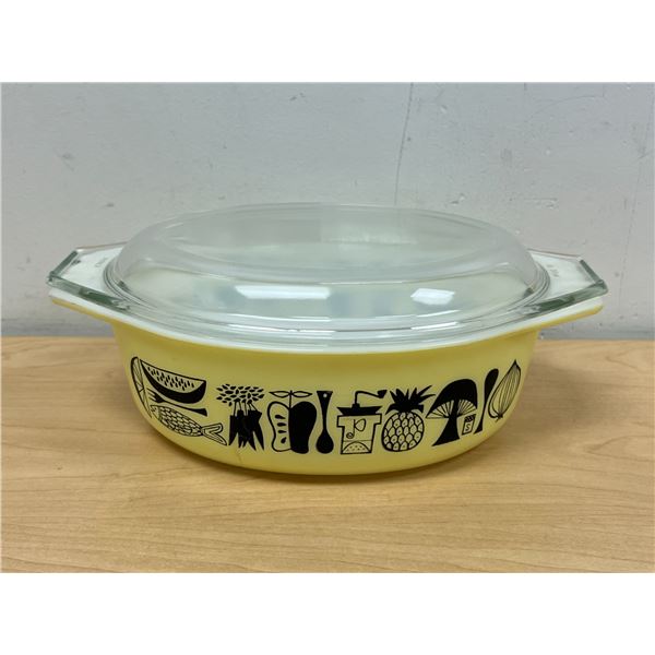 Vintage 50s Yellow / Black Pyrex Oval Casserole with Lid 1.5 Qt. - no chips, see photos