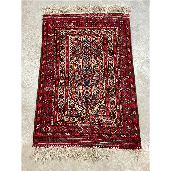 Area Rug - Great Colours and details - some use/wear - see all photos approx: 50x31"