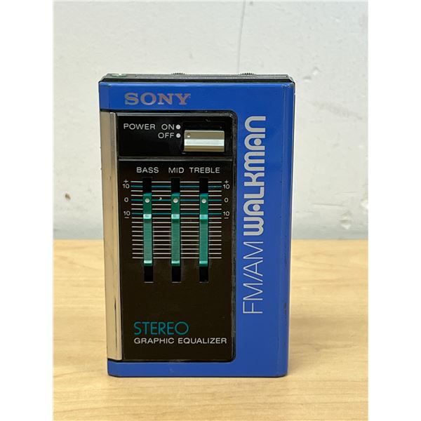 Sony AM/FM Walkman Stereo with Equalizer SRF-35W powers up, not tested, no headphones