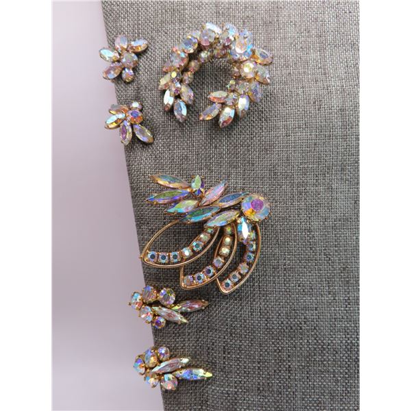 Vintage SHERMAN matching brooch & clip on earrings -  unmarked