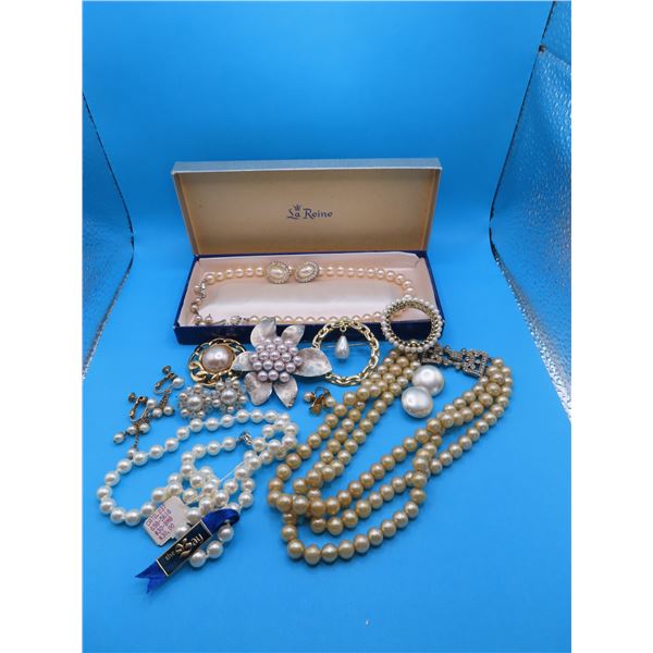 Collection of vintage PEARL jewelery - see photos and description