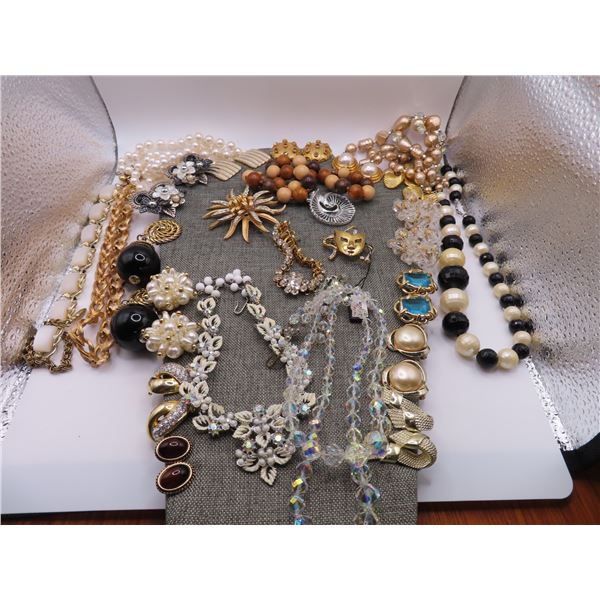 Beautiful Vintage Costume Jewelery - CORO, FIFTH AVENUE, ART, TRIFARI, NAPIER ++