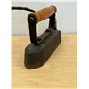 Image 5 : Large Antique Tailors Electric Metal Iron with Base - warms up when plugged in quickly