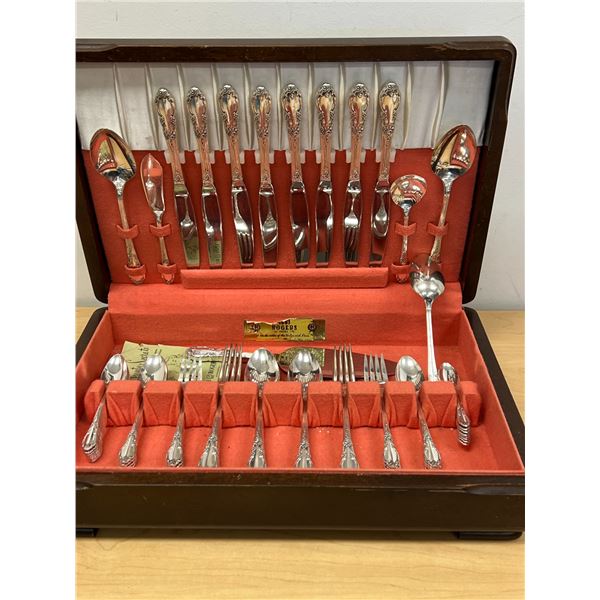 61 pcs 1881 Rogers Oneida Silver Plate Flatware Set in box (8 settings of 7 and 5 serving)