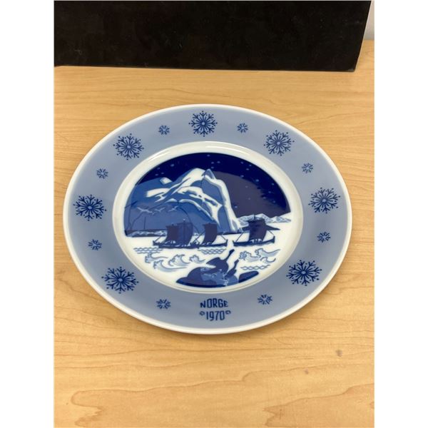 1970 Porsgrunds Norway "Sailing to Fishing Banks" Nordic Life Hangable Plate 10.75" very nice