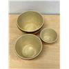 Image 4 : 3 Medalta (Redcliff AB) Nesting Mixing Bowls - Largest 7.5"W & 4.25"T