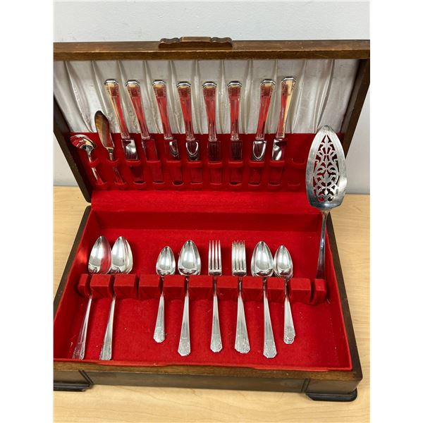 37 Pcs Flatware Cutlery in wooden box as pictured (8 sets of 4 and 5 serving)