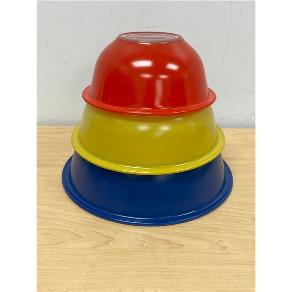 3 Pyrex Clear Bottom Primary Colors Nesting Mixing Bowls - 1, 1.5 and 2.5L