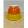 Image 1 : Pyrex Yellow 2.5 Qt and Orange 1.5 Qt Nesting Mixing Bowls