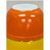 Image 2 : Pyrex Yellow 2.5 Qt and Orange 1.5 Qt Nesting Mixing Bowls