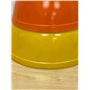 Image 3 : Pyrex Yellow 2.5 Qt and Orange 1.5 Qt Nesting Mixing Bowls