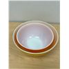 Image 4 : Pyrex Yellow 2.5 Qt and Orange 1.5 Qt Nesting Mixing Bowls