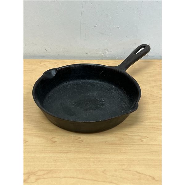 Findlay (Canada) Cast Iron #5 Skillet Frying Pan 8" - see all photos