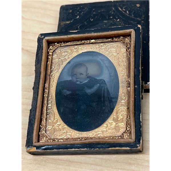 Antique Daguerreotype Picture - Child Infant - small - case approx: 2.5x3"