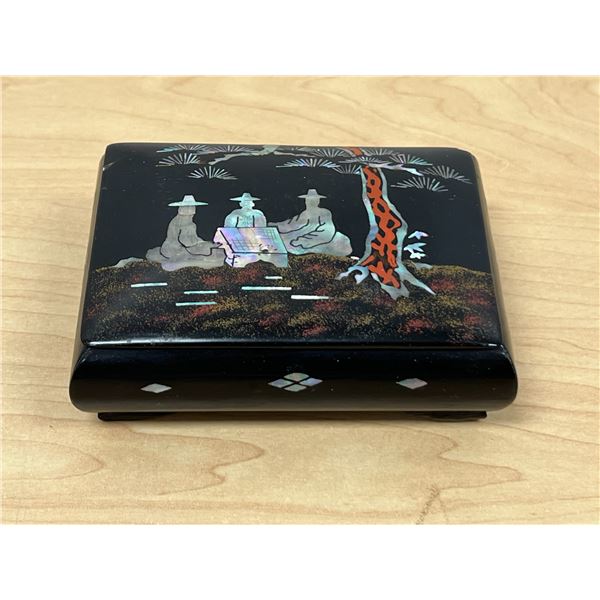 Black Lacquer Mother of Pearl Jewelry  / Trinket Box - approx: 4.75x3.5"