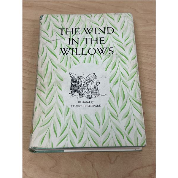 The Wind in The Willows Book - looks nice overall - see all photos for details