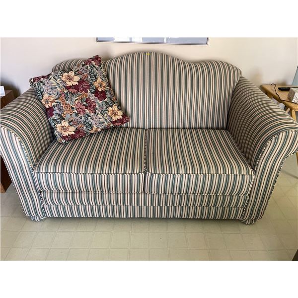 Palliser Fabric Love Seat In Great Condition 65L x 35D x 33H