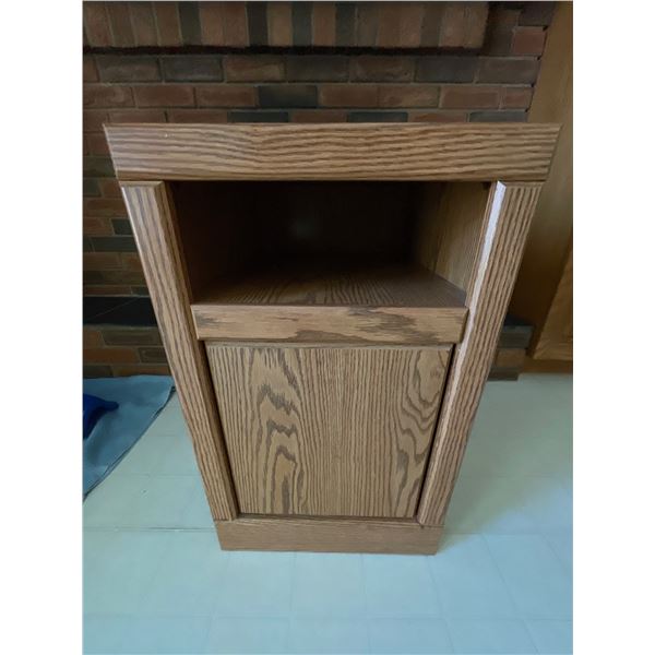 Oak Side Table 15W x 20D x 25H