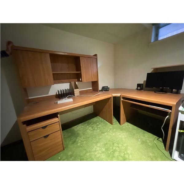 Oak Veneer Corner Computer Desk Main Desk Contents Not Included 60L x 31D x 66T