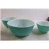 Image 6 : (3) Robin's Egg Blue Pyrex Nesting Mixing Bowls