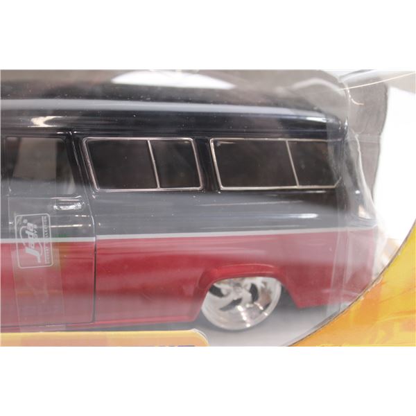 Jada Toys Dub City Oldskool 1957 Chevy Suburban Die Cast - 1/24