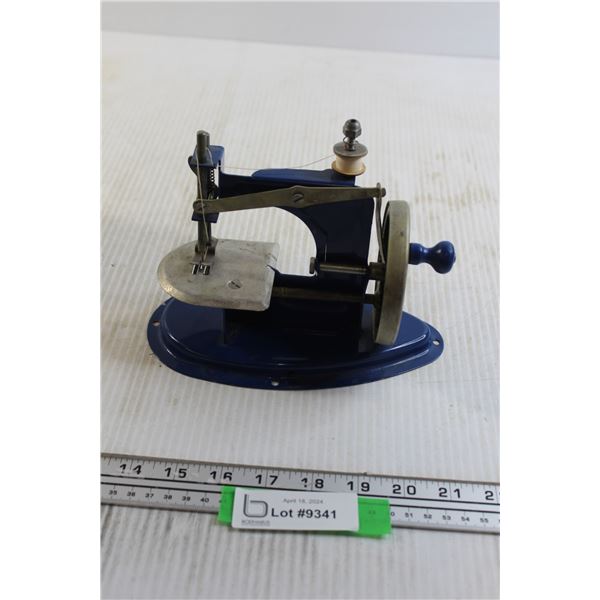 Toy Sewing Machine