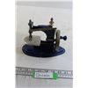 Image 1 : Toy Sewing Machine