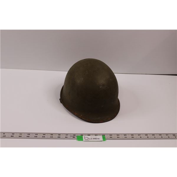 Vintage U.S M1 Military Helmet w/Fiberglass Liner