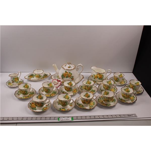 (32 pcs) Royal Albert Tea Set  Tea Rose  - RGD.No.839056 ( Tea Pot Spout is Cracked)