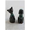 Image 4 : (8) Decorated Thimbles, Pair of Blue Mountain-esque Salt and Pepper Shakers - Cat has Small Chips