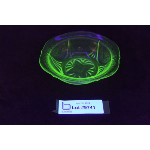 Royal Lace Green Depression Uranium Glass Berry Bowl