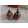Image 4 : (2) Pairs Salt and Pepper Shakers, (4) Decorations