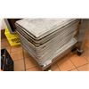 Image 1 : STAINLESS CART ON WHEELS WITH APPROX 30 X 18"X26" BAKING PANS