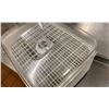 Image 2 : HAMILTON BEACH MODEL 3200C 5 TIER FOOD DEHYDRATOR-NOTE LID IS CRACKED