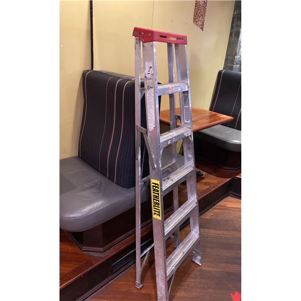 FEATHERLITE 6' STEP LADDER