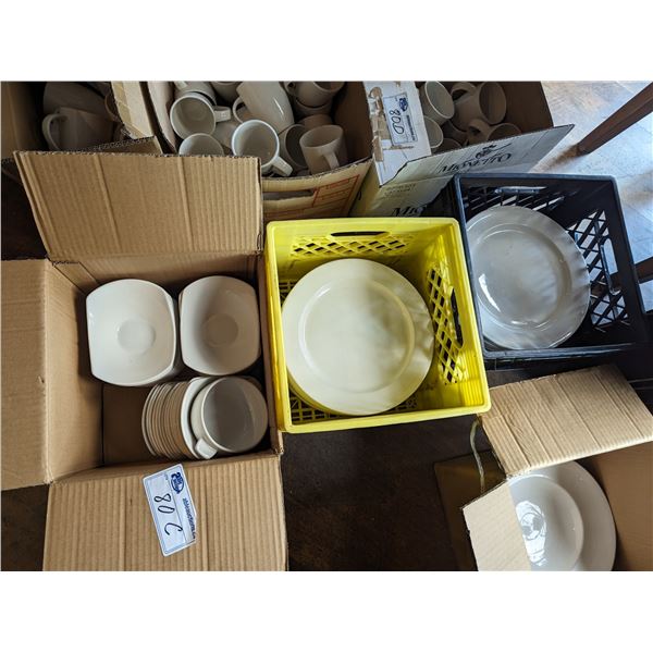 STEELITE CHINA. 34 12"PLATES. 43 7"X5" SALAD BOWLS. COUNT IS APPROX