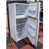 Image 2 : FRIGIDAIRE FFTR1835VWO SHOP REFRIDGERATOR