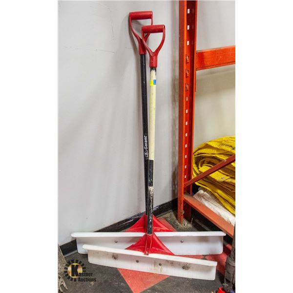 LOT OF 2 SNOWSHOVELS
