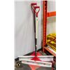 Image 1 : LOT OF 2 SNOWSHOVELS