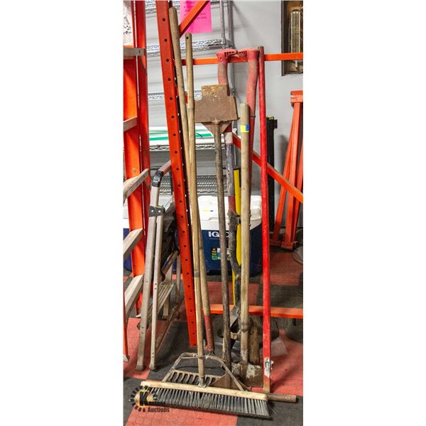 LOT OF YARD TOOLS 6 PIECE LOT