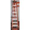 Image 1 : LOT OF 2 LADDERS - 2 FOOT AND 8 FOOT FEATHERLITE