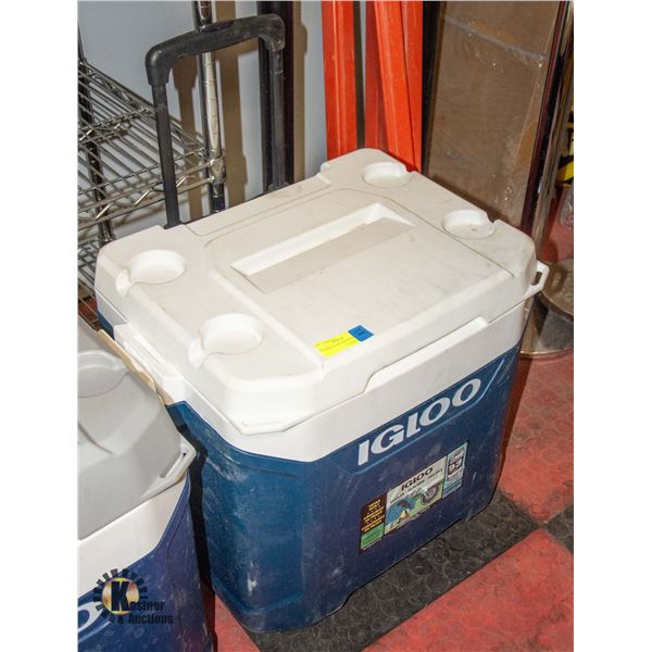 IGLOO 62 QUART MAXCOLD COOLER