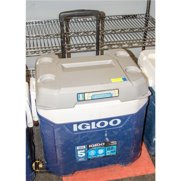 IGLOO 62 QUART MAXCOLD COOLER