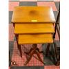 Image 1 : 3 NESTING TABLES (1 CLAW FOOTED)