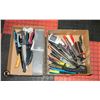 Image 1 : 2 TRAYS KNIVES INC. HENKEL & SHIMANO